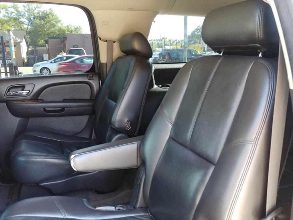 2009 Chevrolet Suburban LT 1500 photo