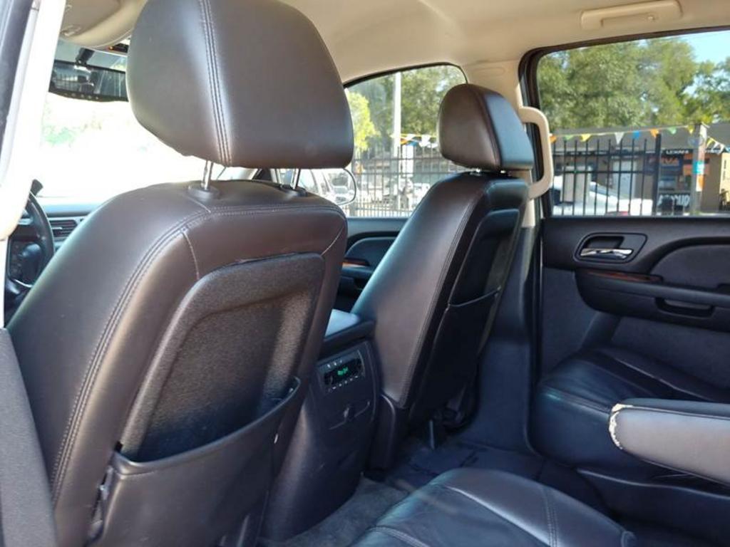 2009 Chevrolet Suburban LT 1500 photo