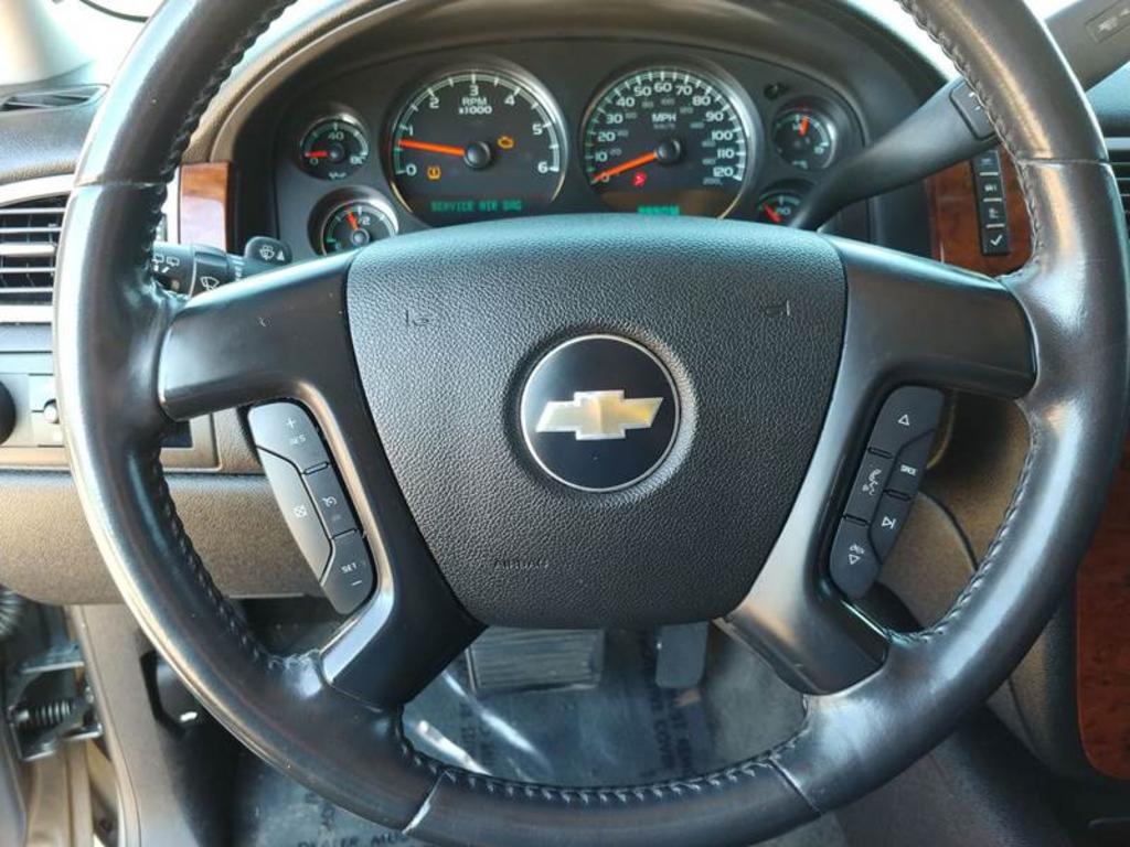 2009 Chevrolet Suburban LT 1500 photo