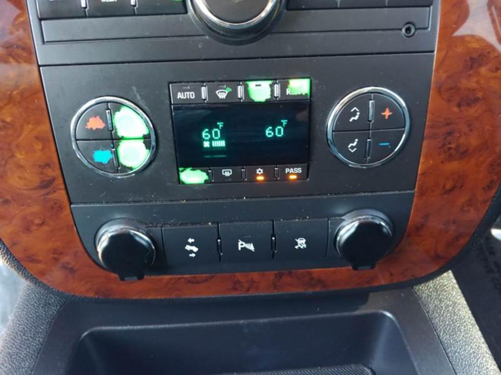 2009 Chevrolet Suburban LT 1500 photo