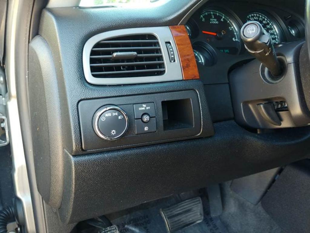 2009 Chevrolet Suburban LT 1500 photo