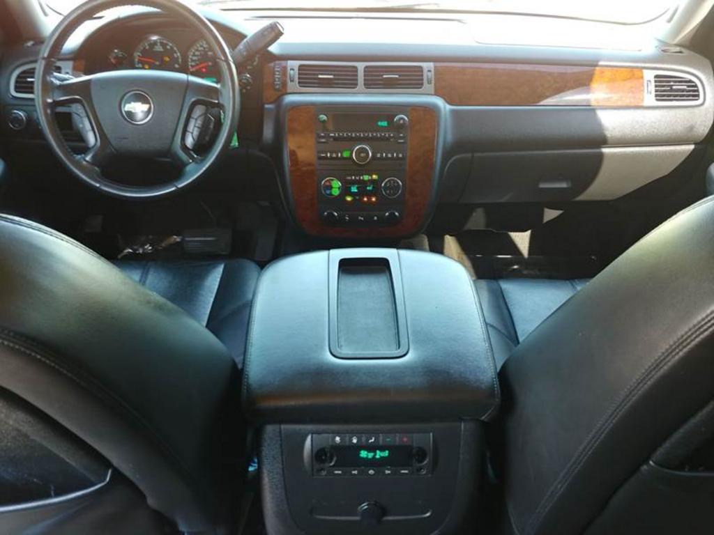 2009 Chevrolet Suburban LT 1500 photo