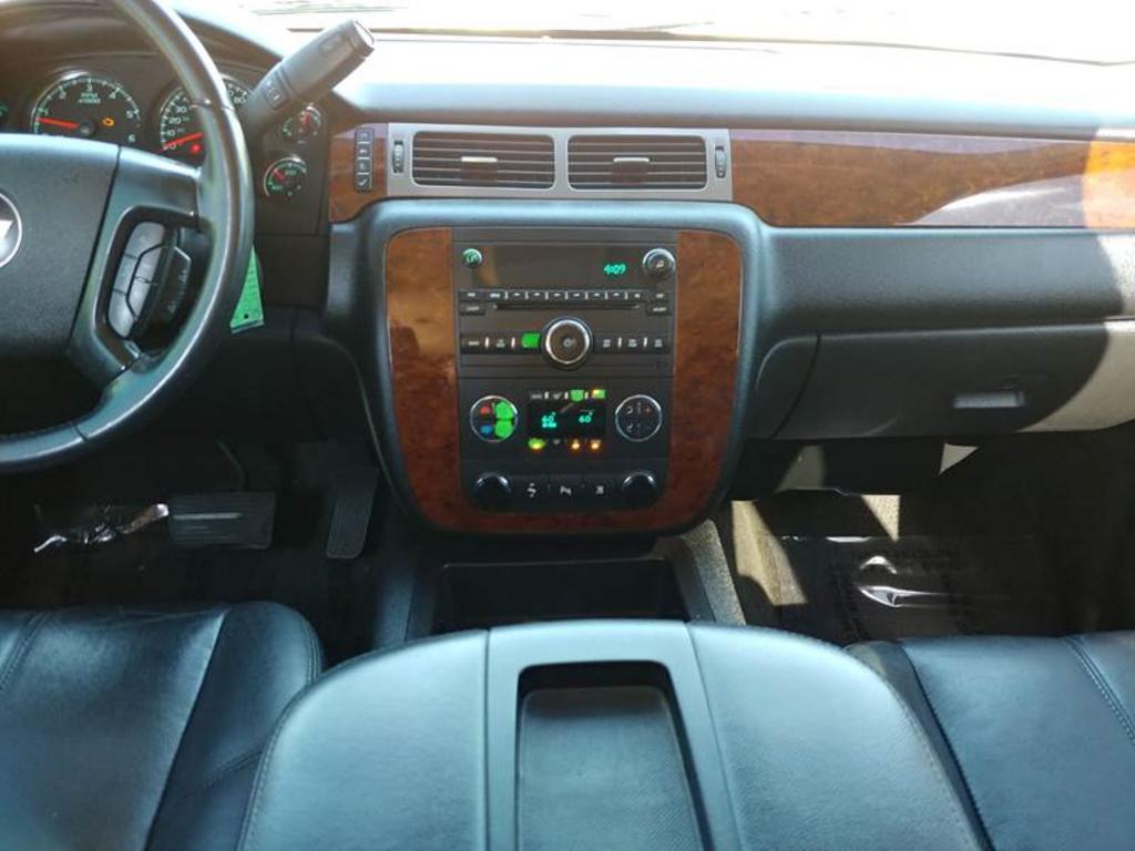 2009 Chevrolet Suburban LT 1500 photo