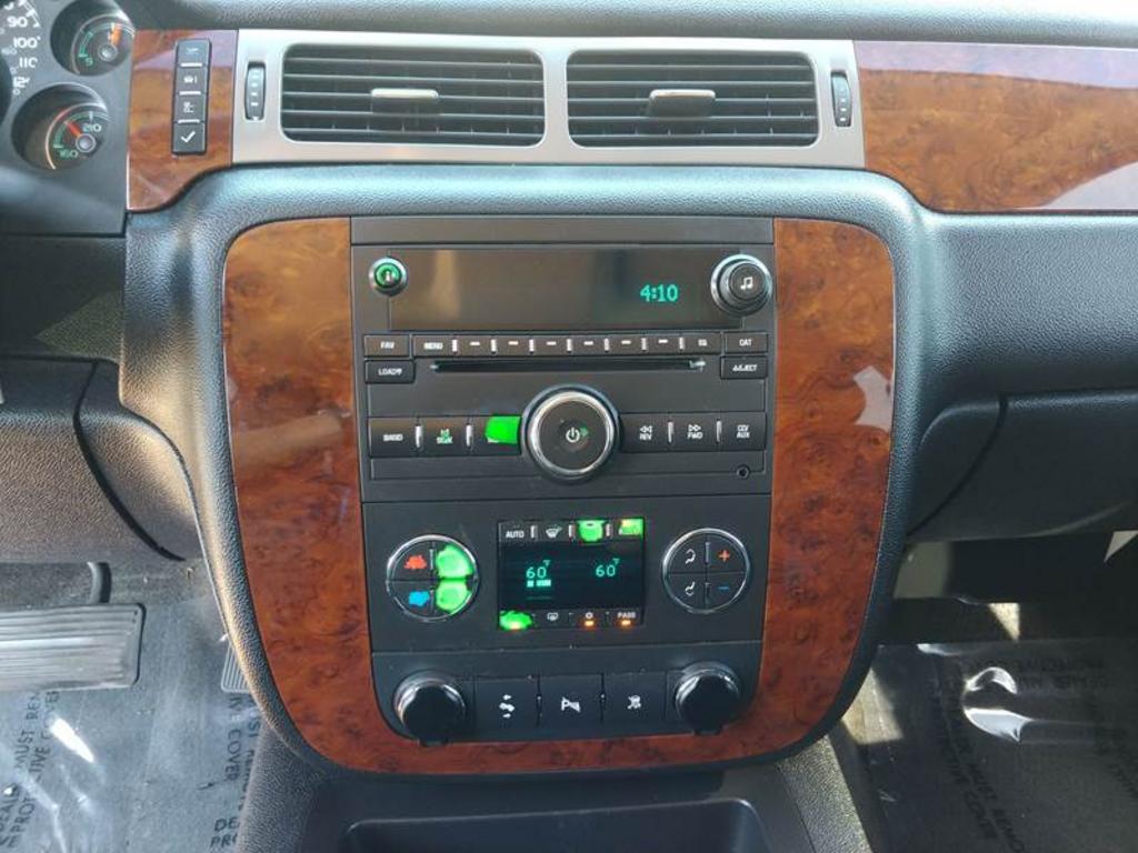 2009 Chevrolet Suburban LT 1500 photo