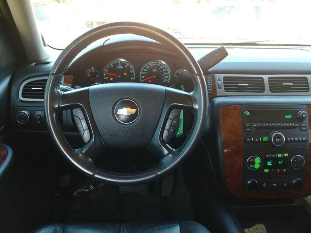 2009 Chevrolet Suburban LT 1500 photo