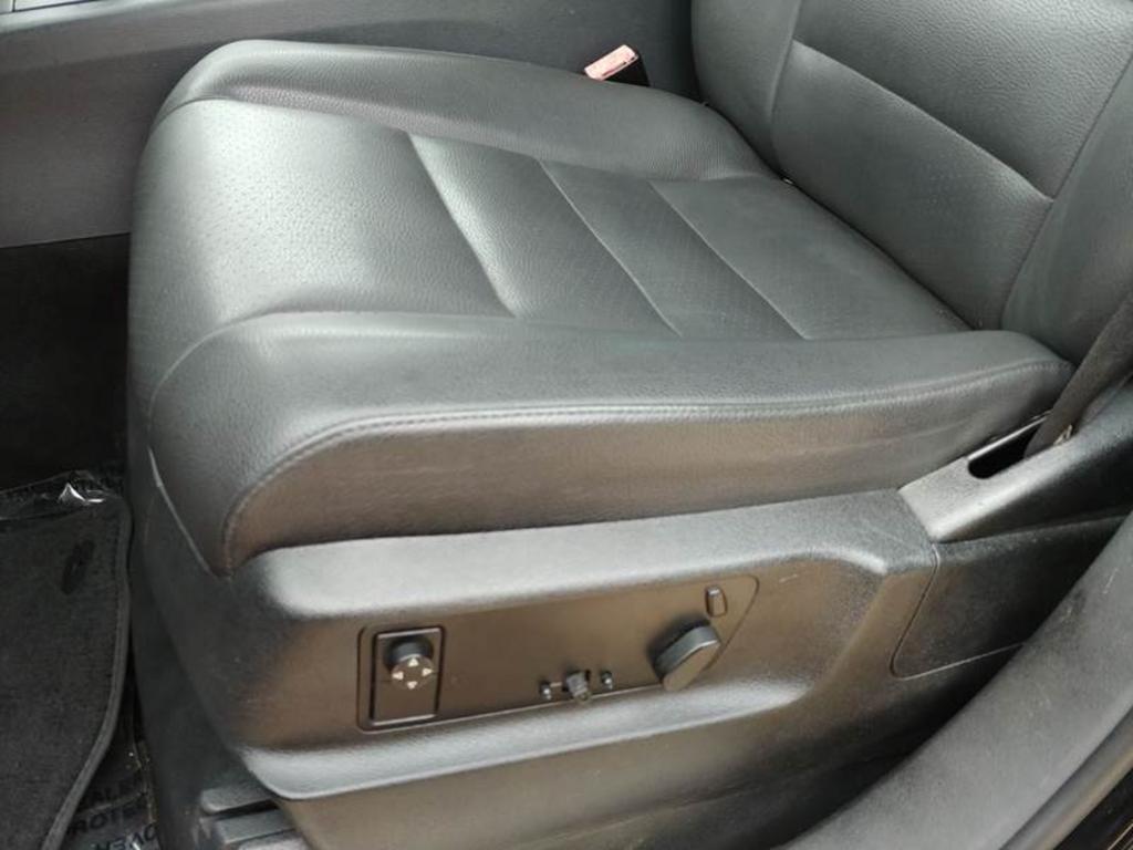 2008 Volkswagen Touareg - $8,595