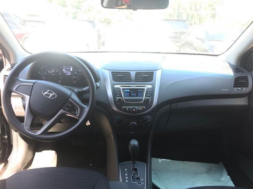 2015 Hyundai Accent GS 4dr Hatchback photo