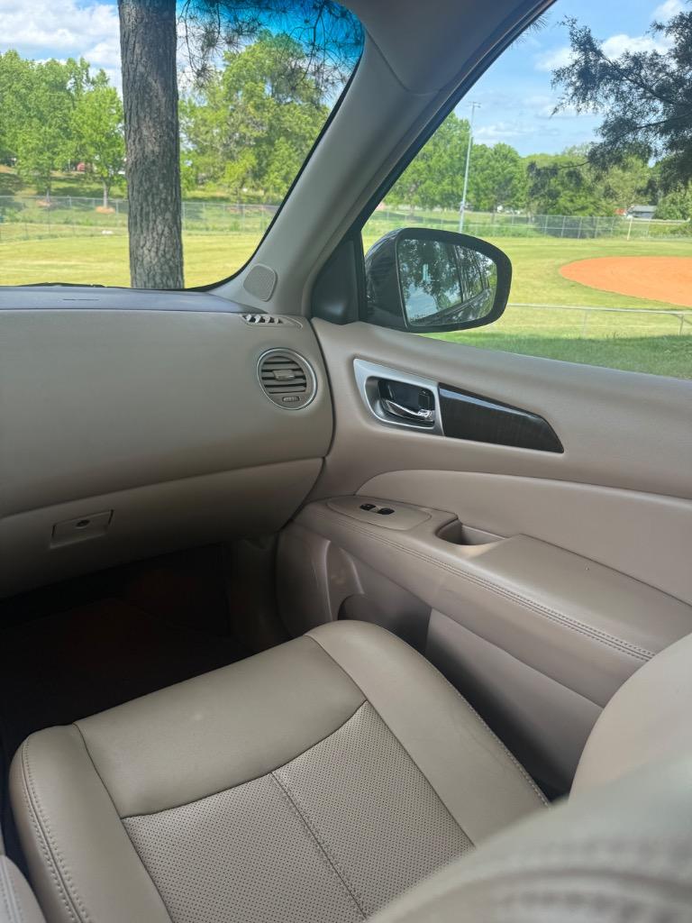 2013 Nissan Pathfinder S photo