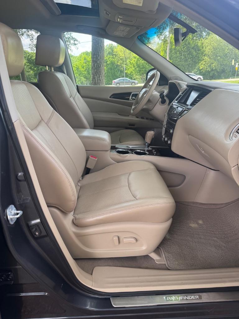 2013 Nissan Pathfinder S photo