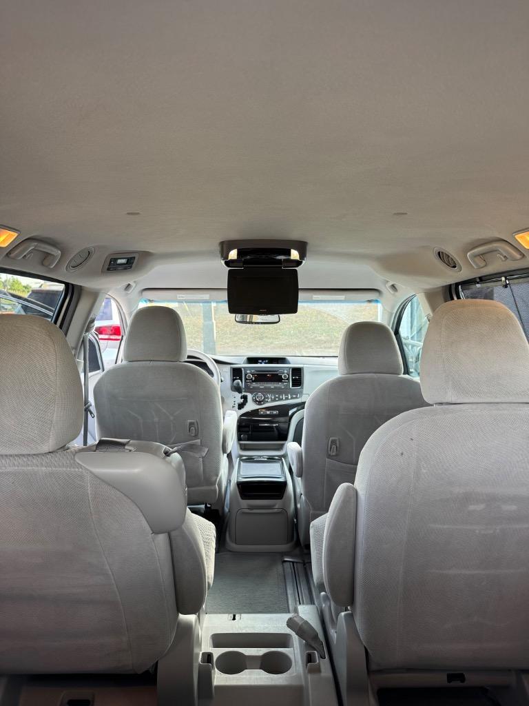 2013 Toyota Sienna - $6,500