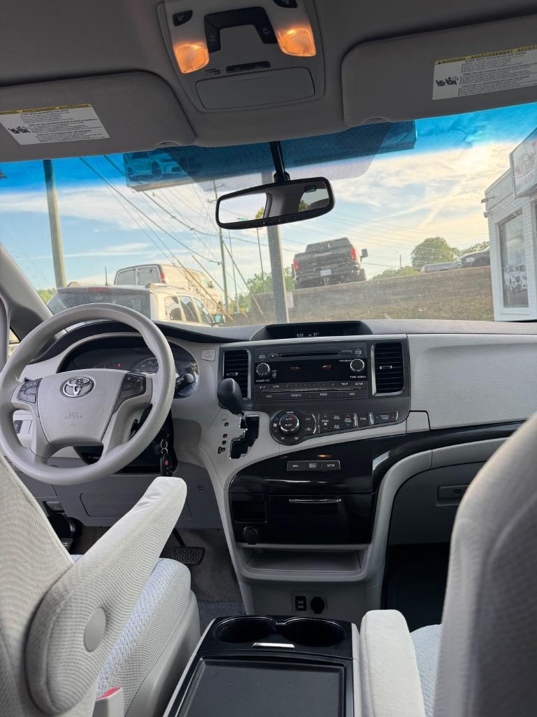2013 Toyota Sienna - $6,500