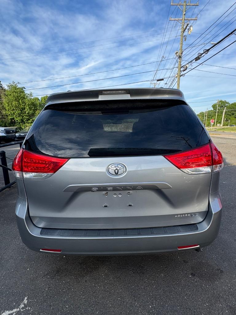 2013 Toyota Sienna - $6,500