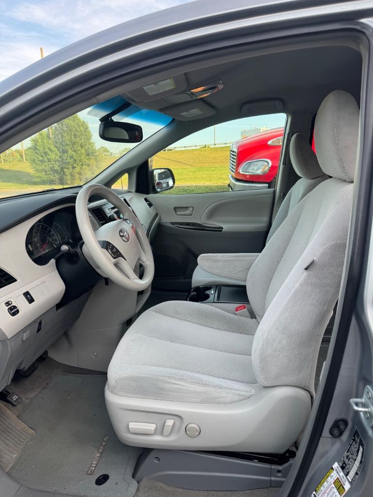 2013 Toyota Sienna - $6,500