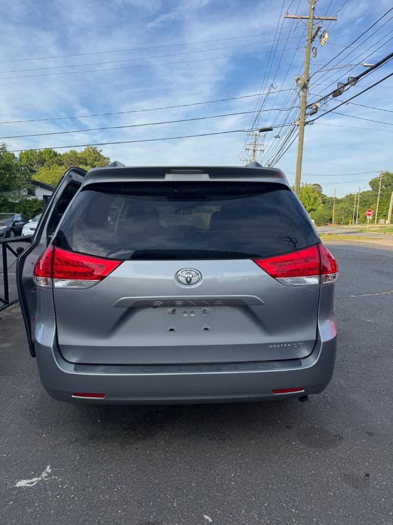 2013 Toyota Sienna - $6,500