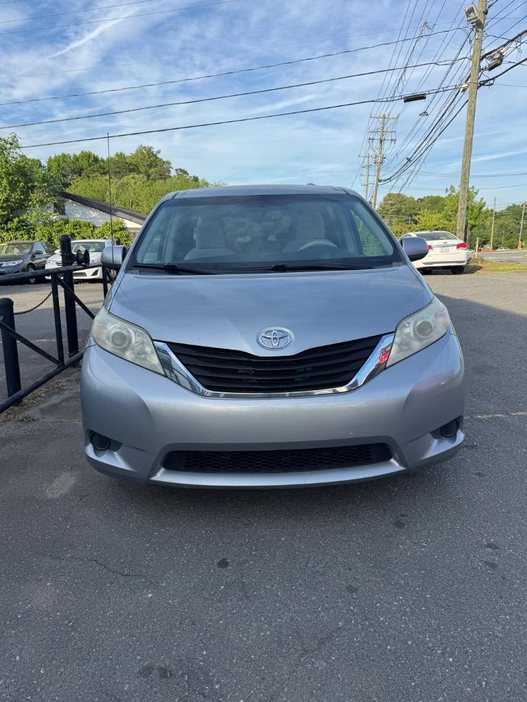 2013 Toyota Sienna - $6,500