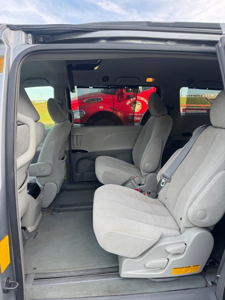 2013 Toyota Sienna - $6,500