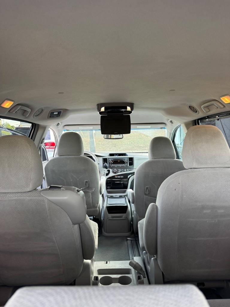 2013 Toyota Sienna - $6,500