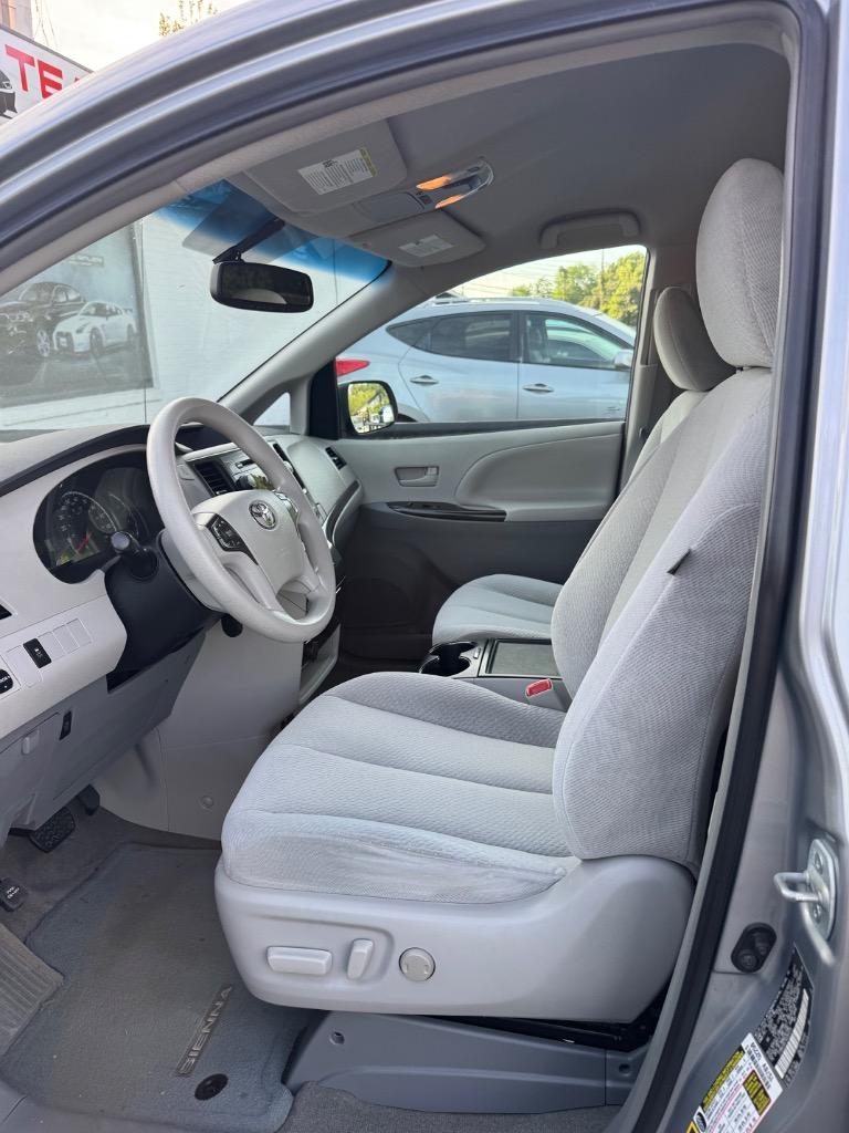 2013 Toyota Sienna - $6,500