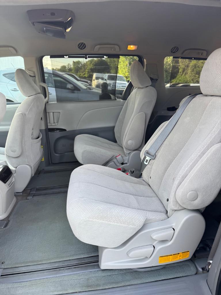 2013 Toyota Sienna - $6,500