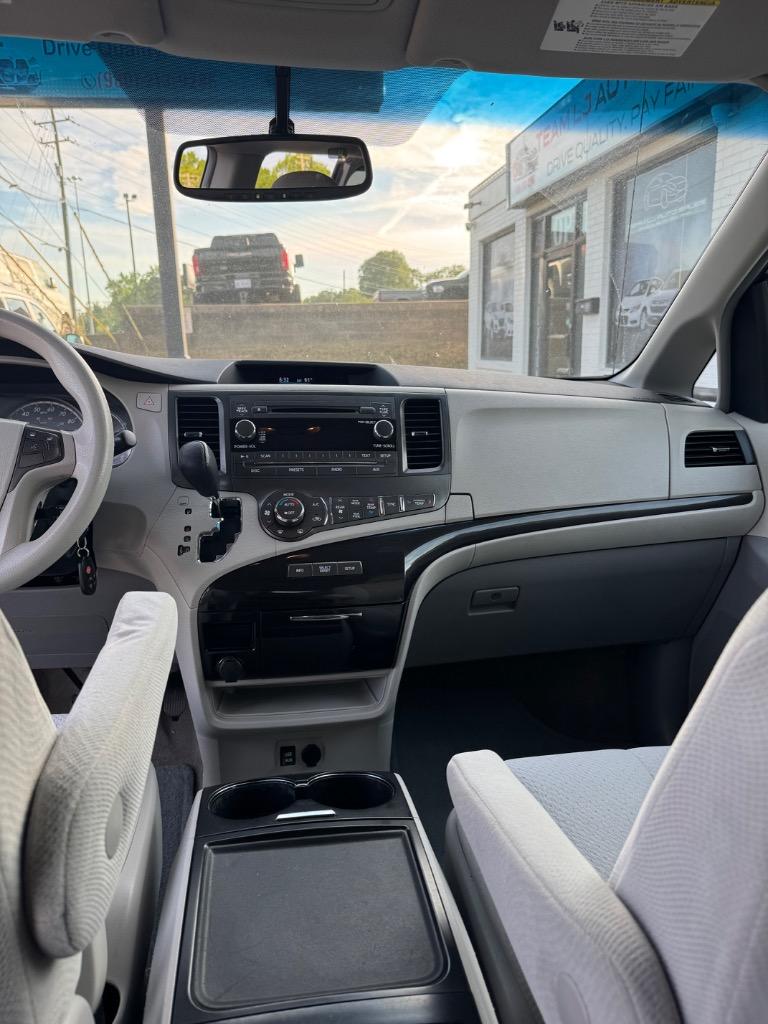 2013 Toyota Sienna - $6,500