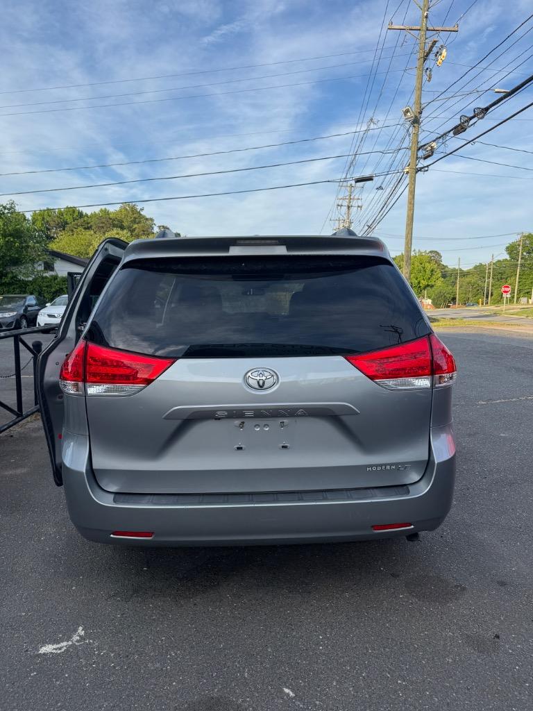 2013 Toyota Sienna - $6,500
