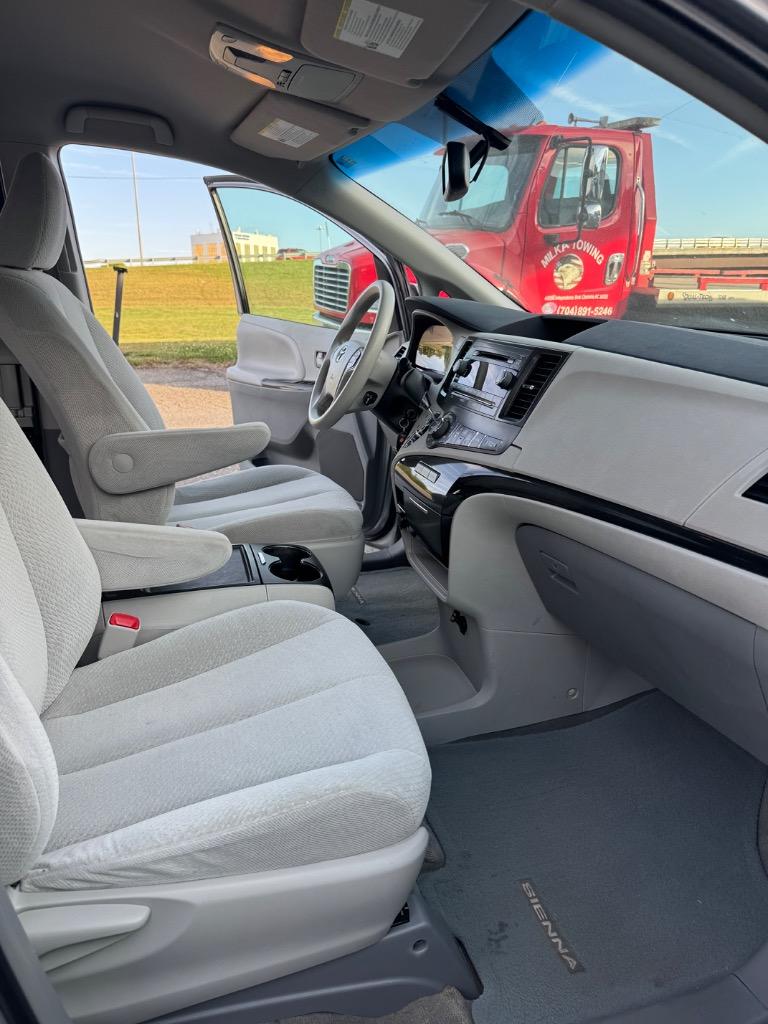 2013 Toyota Sienna - $6,500