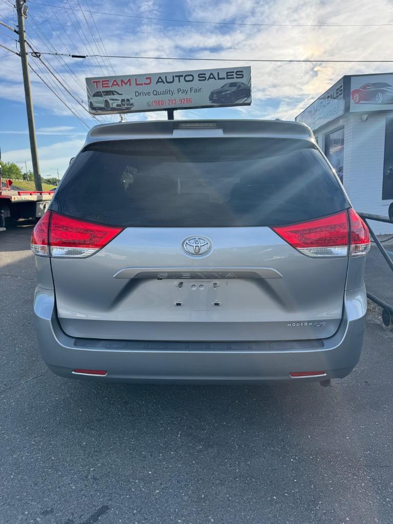 2013 Toyota Sienna - $6,500