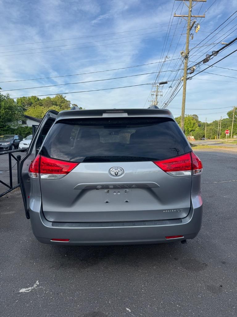 2013 Toyota Sienna - $6,500