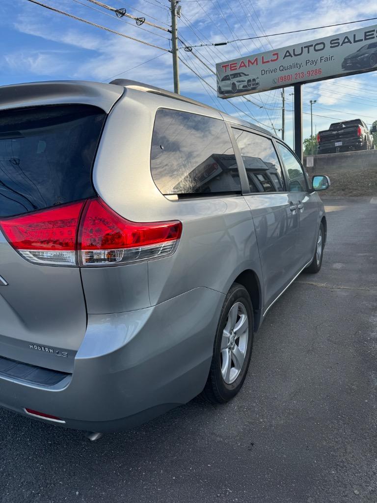 2013 Toyota Sienna - $6,500
