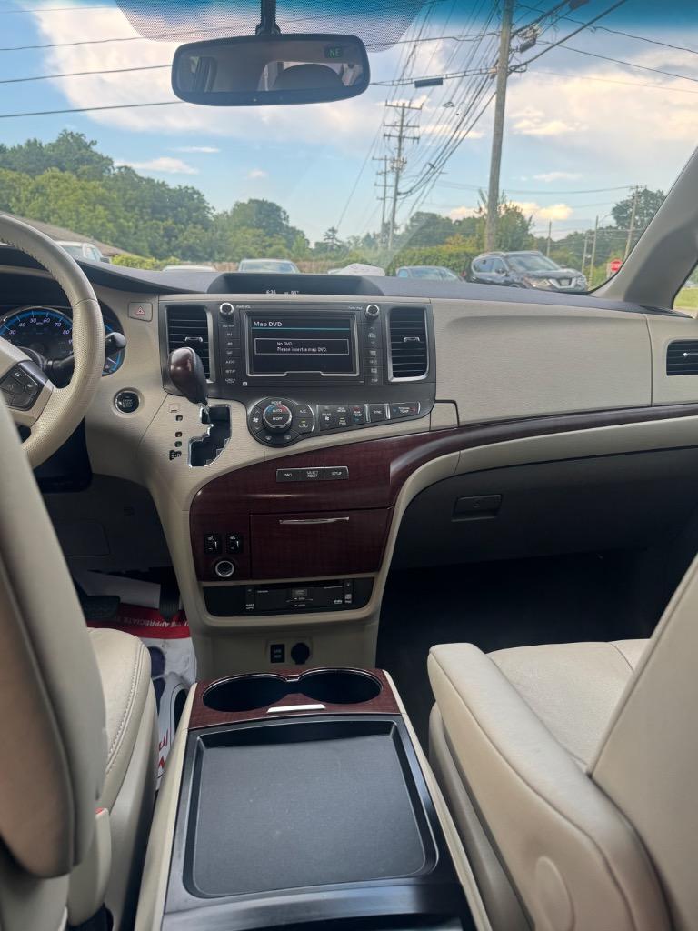 2011 Toyota Sienna - $5,800