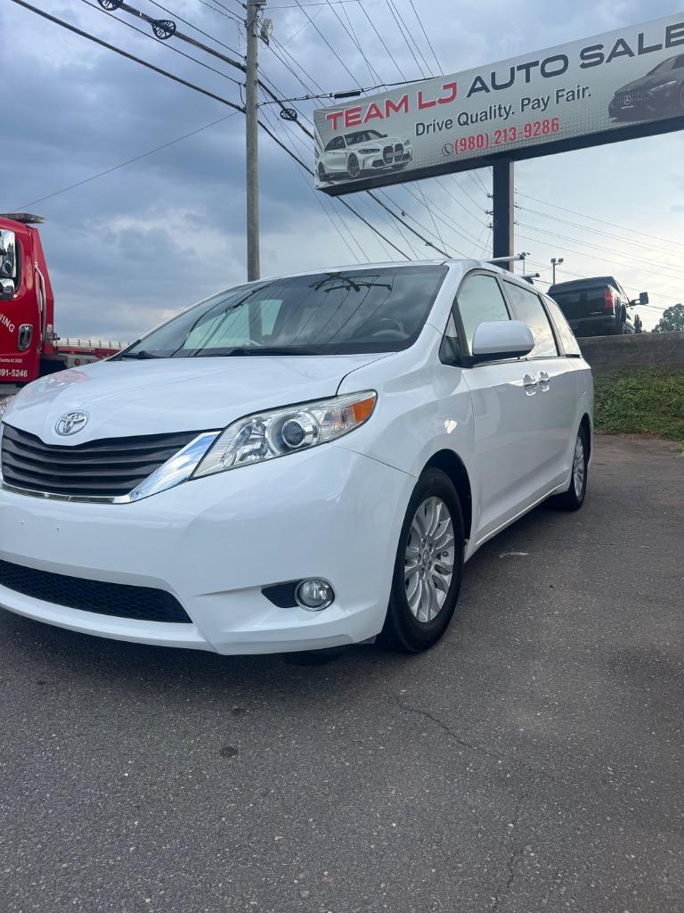2011 Toyota Sienna - $5,800