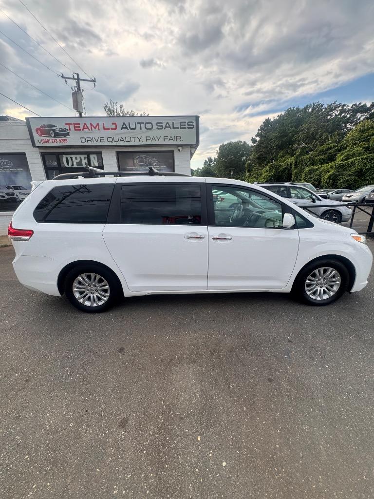 2011 Toyota Sienna - $5,800