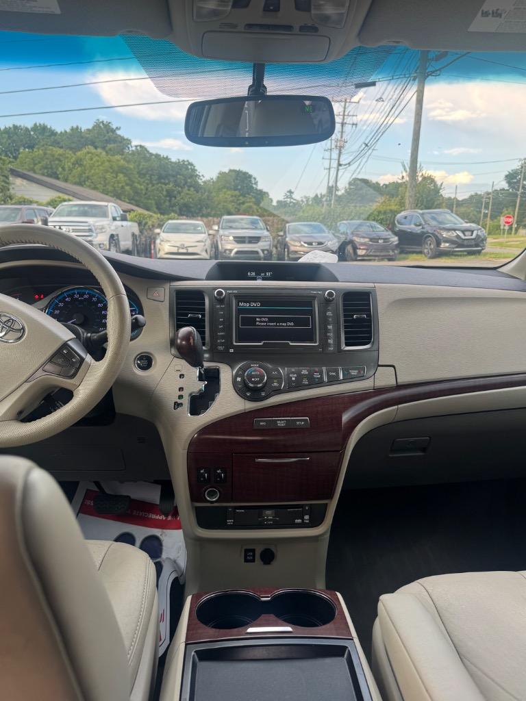 2011 Toyota Sienna - $5,800