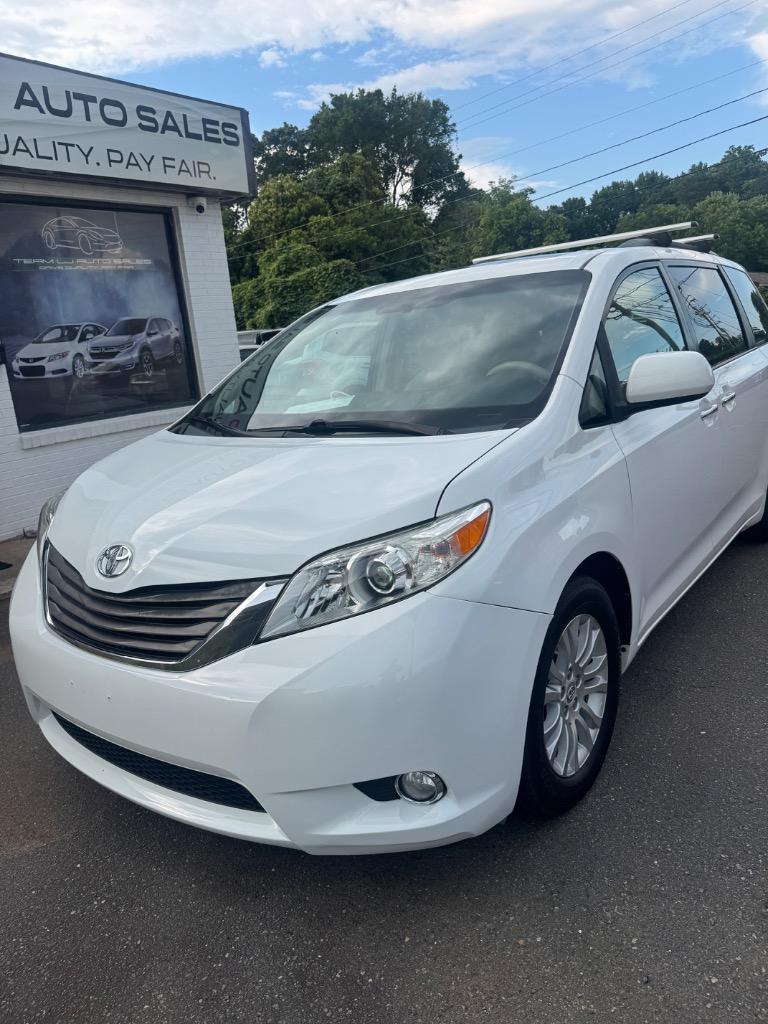 2011 Toyota Sienna - $5,800