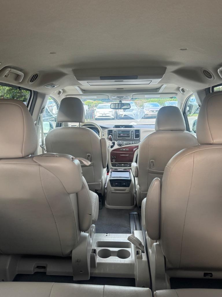 2011 Toyota Sienna - $5,800