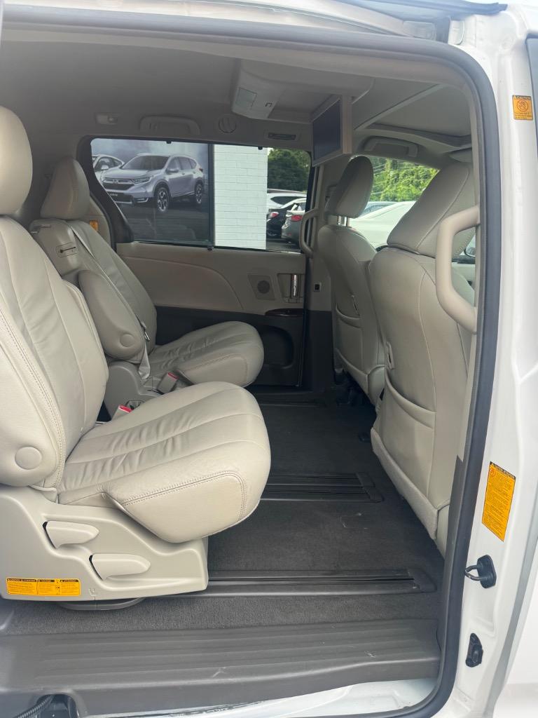2011 Toyota Sienna - $5,800
