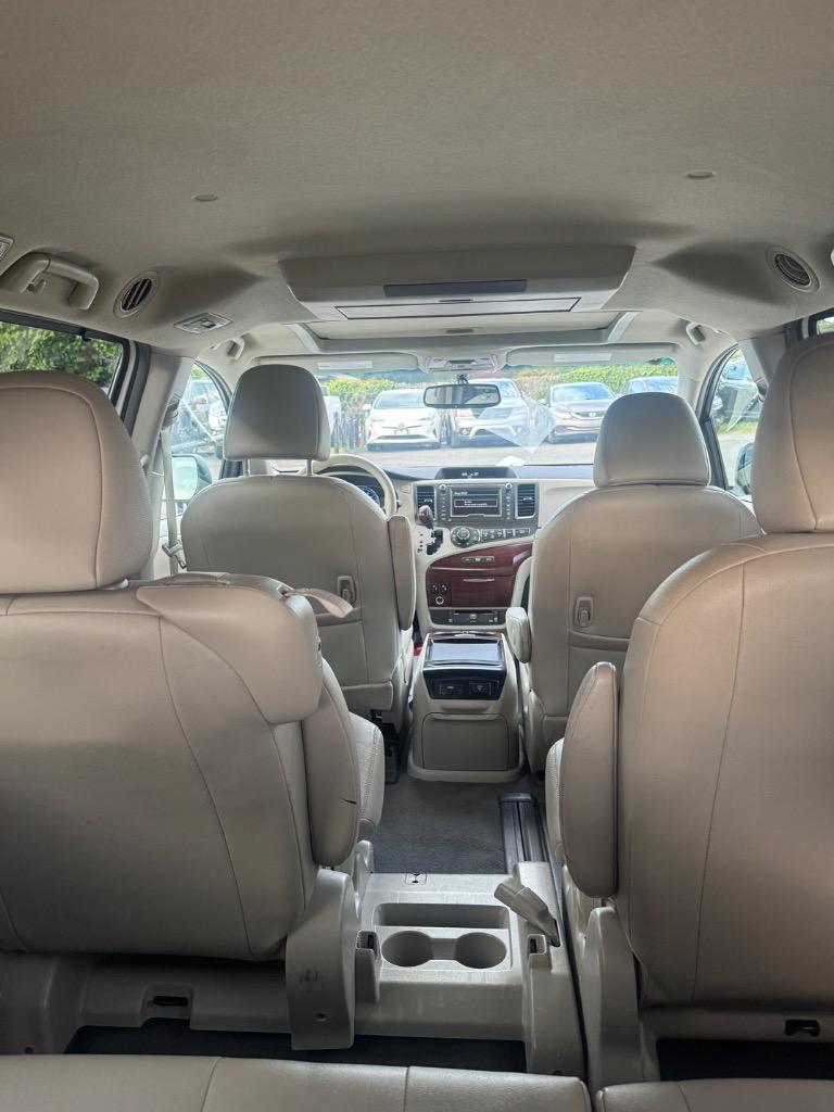 2011 Toyota Sienna - $5,800