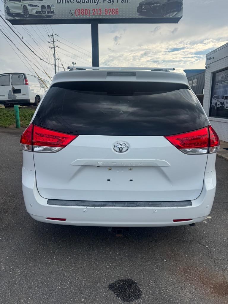 2011 Toyota Sienna - $5,800