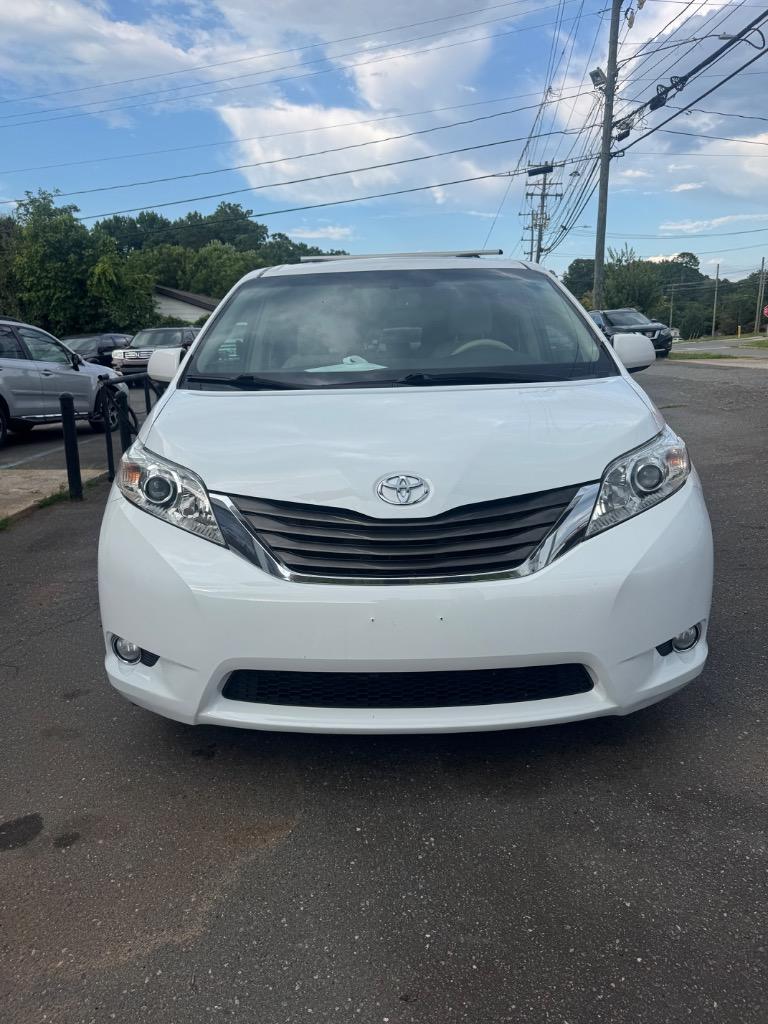 2011 Toyota Sienna - $5,800