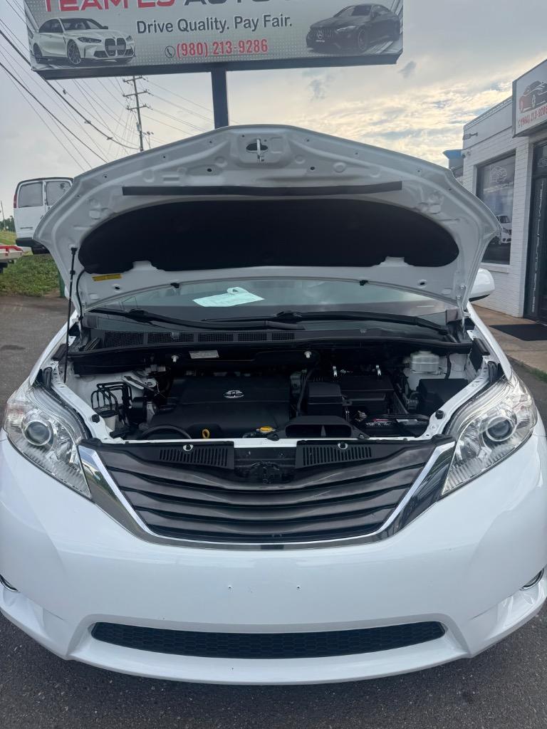 2011 Toyota Sienna - $5,800