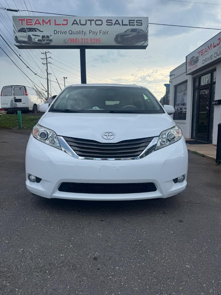 2011 Toyota Sienna - $5,800
