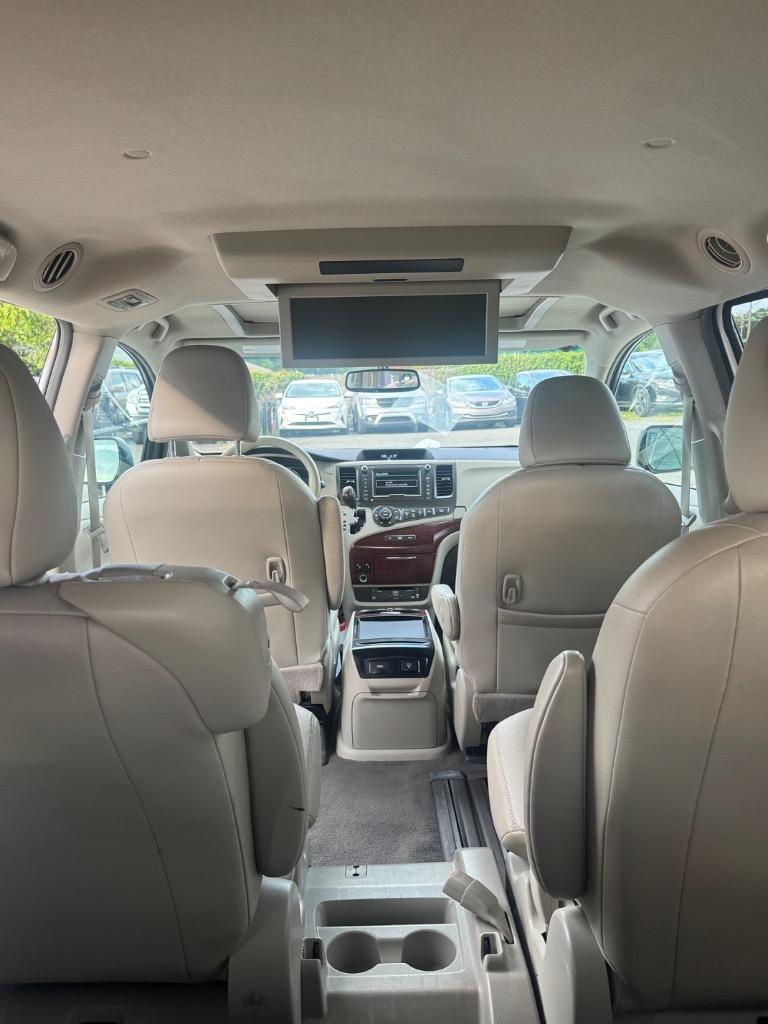 2011 Toyota Sienna - $5,800