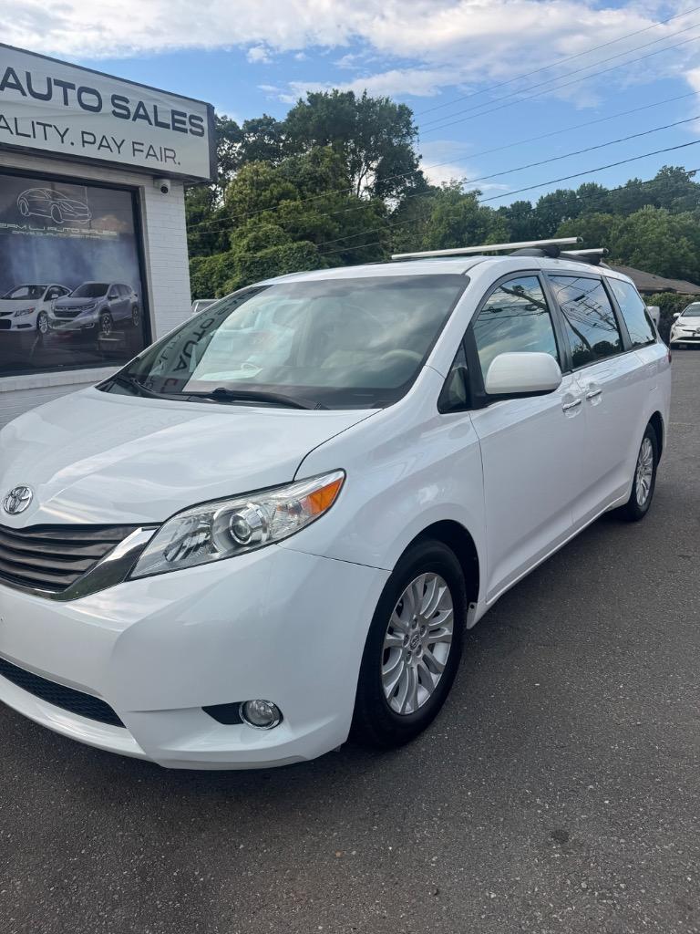 2011 Toyota Sienna - $5,800