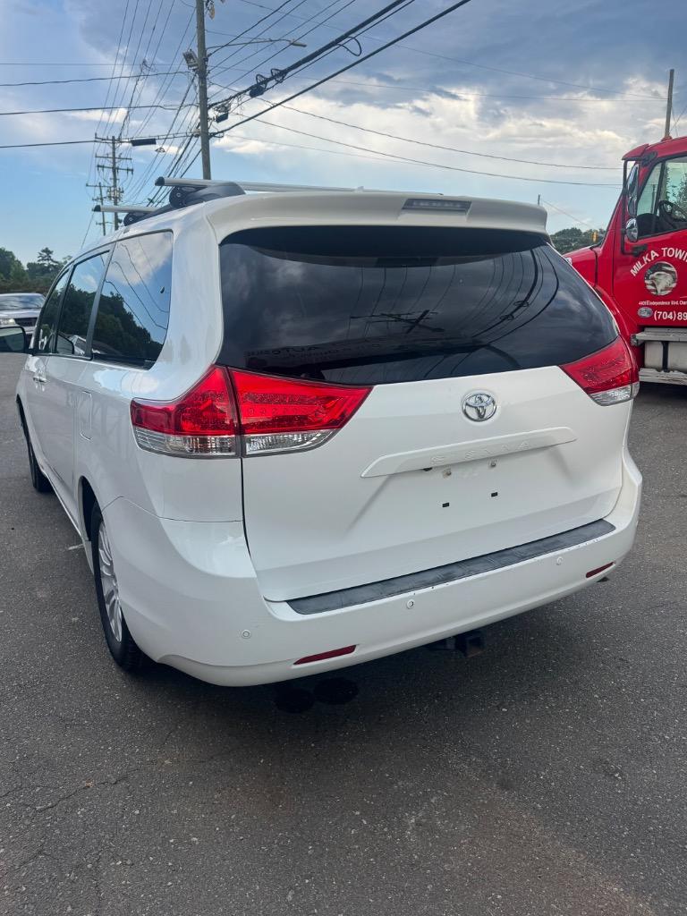 2011 Toyota Sienna - $5,800