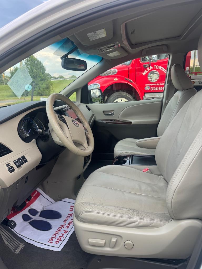 2011 Toyota Sienna - $5,800