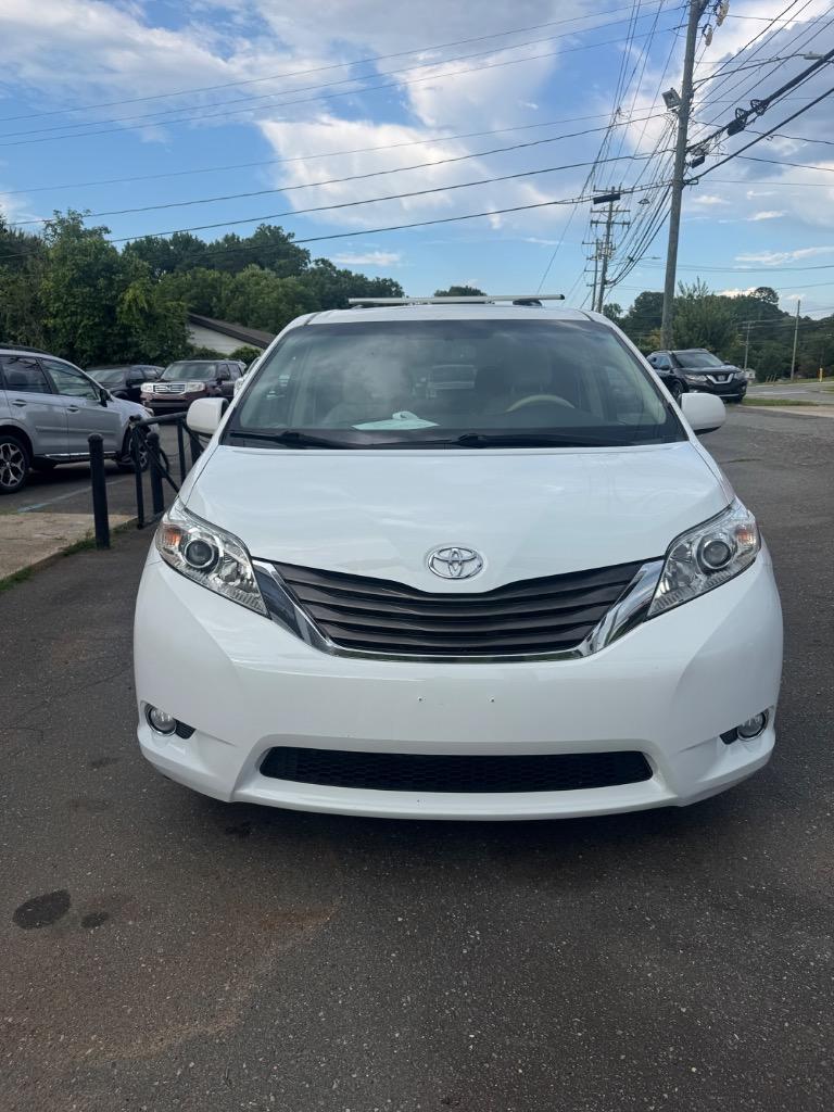 2011 Toyota Sienna - $5,800