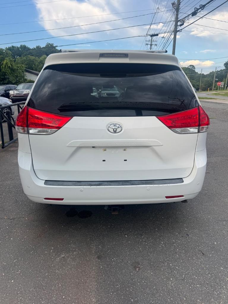 2011 Toyota Sienna - $5,800