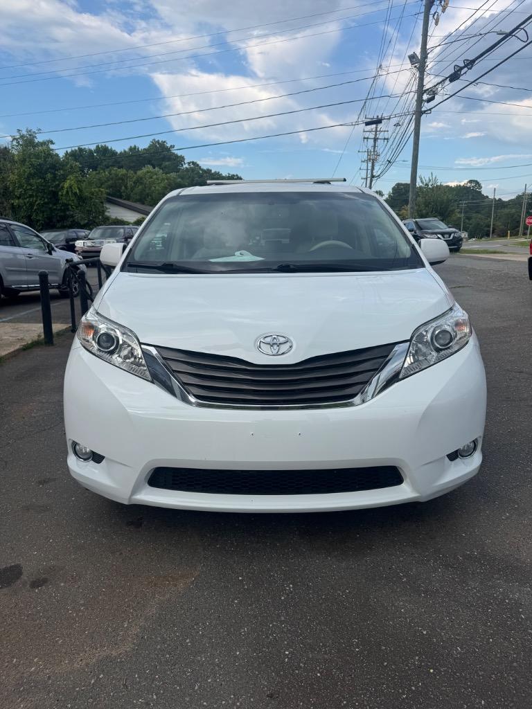 2011 Toyota Sienna - $5,800
