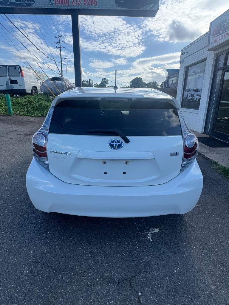 2013 Toyota Prius - $6,000
