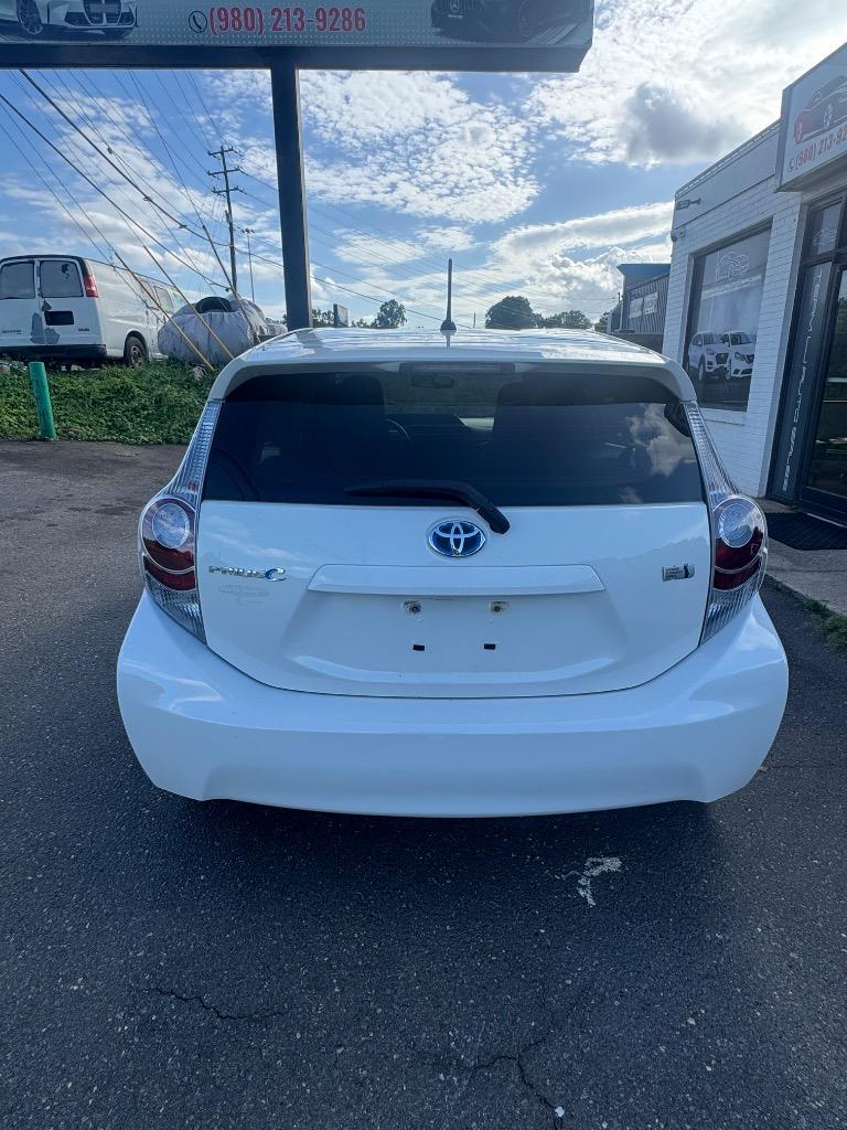 2013 Toyota Prius - $6,000
